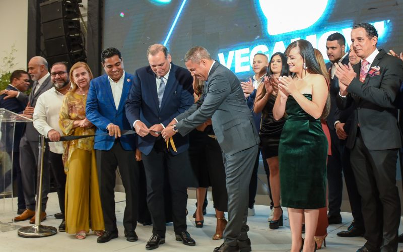 Vegamovil inaugura el showroom de vehículos más moderno y más grande del país