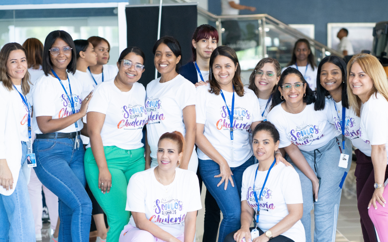 ¡Un día de celebración y bienestar en el Salón Showroom de Ford! Descubre cómo Grupo Viamar homenajeó a las madres con una divertida tarde de zumba