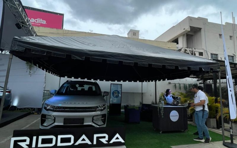 Riddara Dominicana en "Mamá es eléctrica" con la Innovadora Riddara RD6