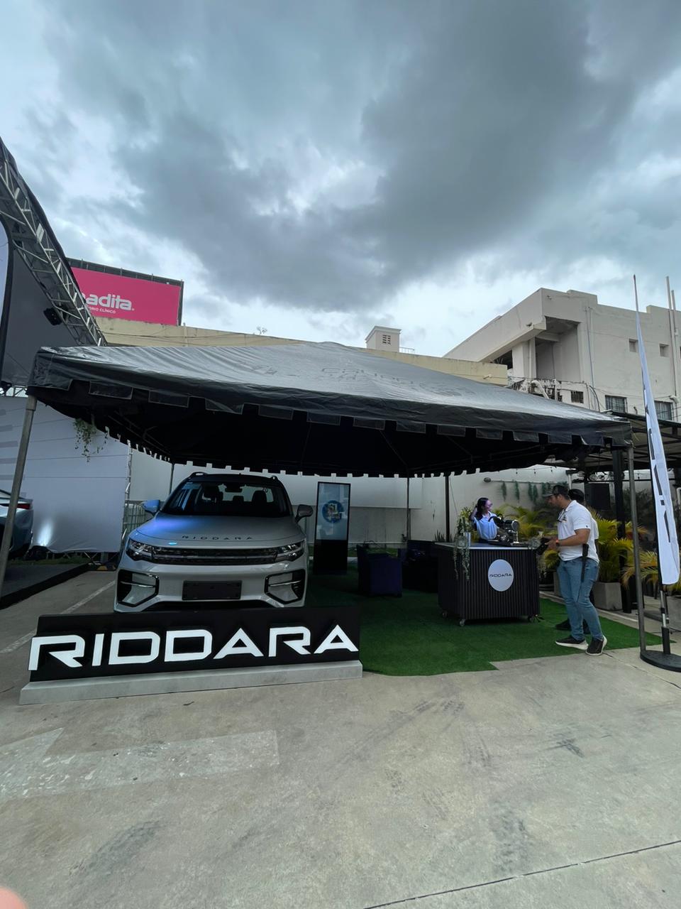 Riddara Dominicana en "Mamá es eléctrica" con la Innovadora Riddara RD6