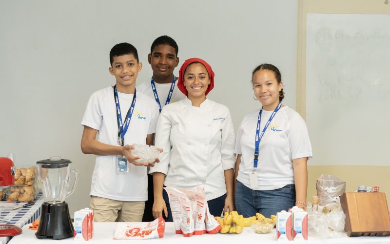 Grupo Viamar Endulza el Programa de Verano Juvenil con un Cooking Show