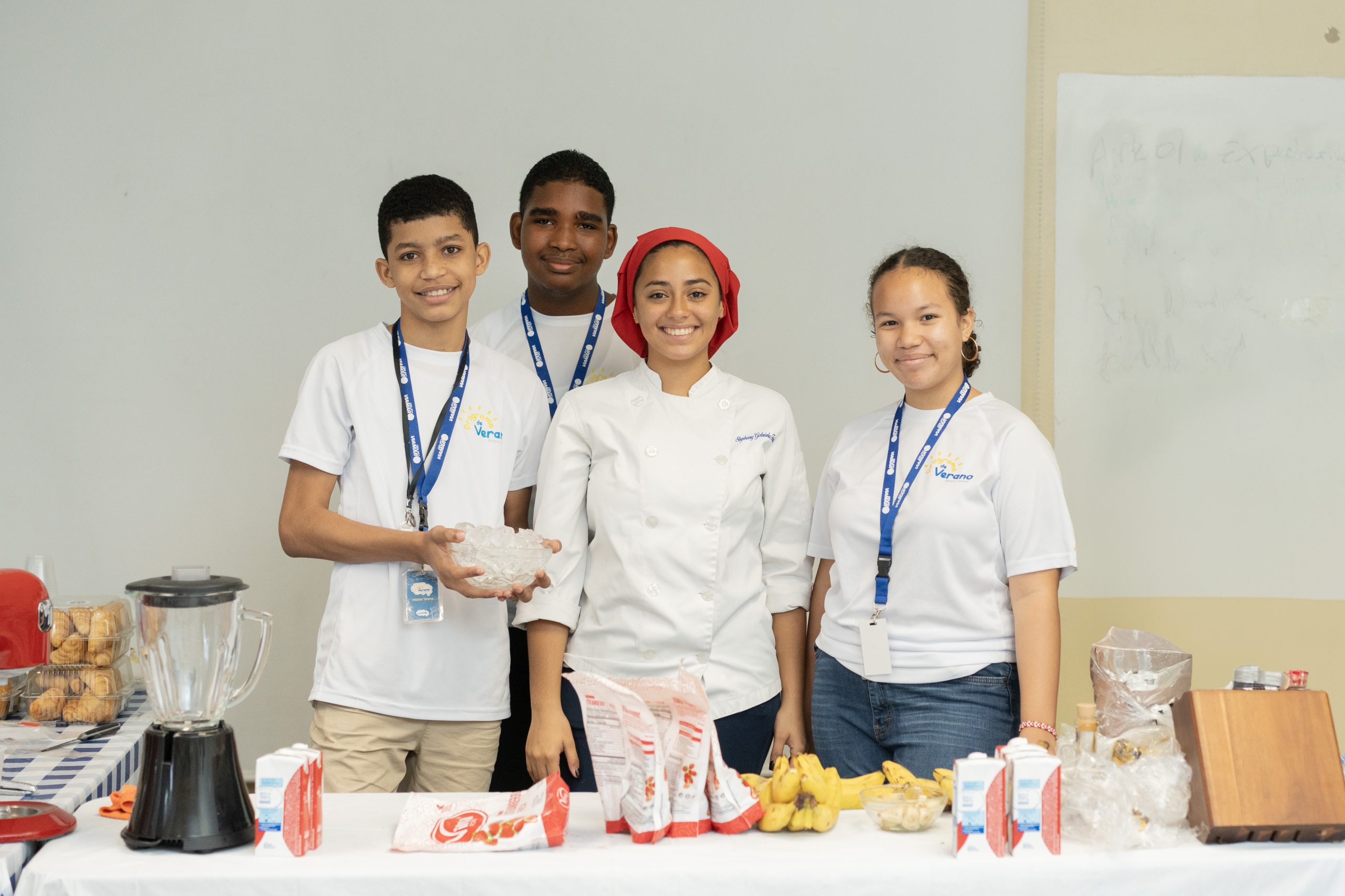 Grupo Viamar Endulza el Programa de Verano Juvenil con un Cooking Show