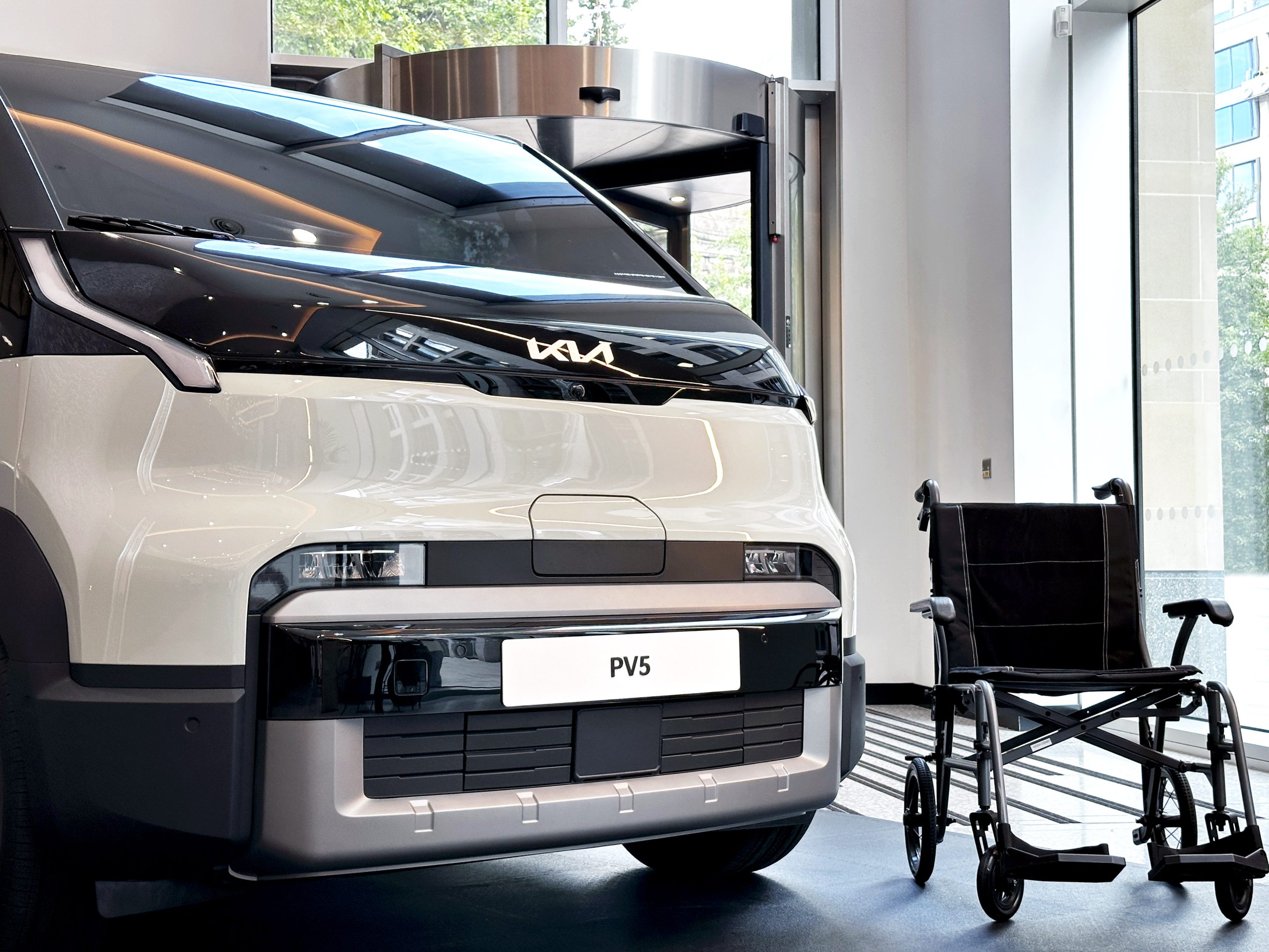 Presentamos Kia PV5 WAV: una nueva era de vehículos eléctricos accesibles para sillas de ruedas.