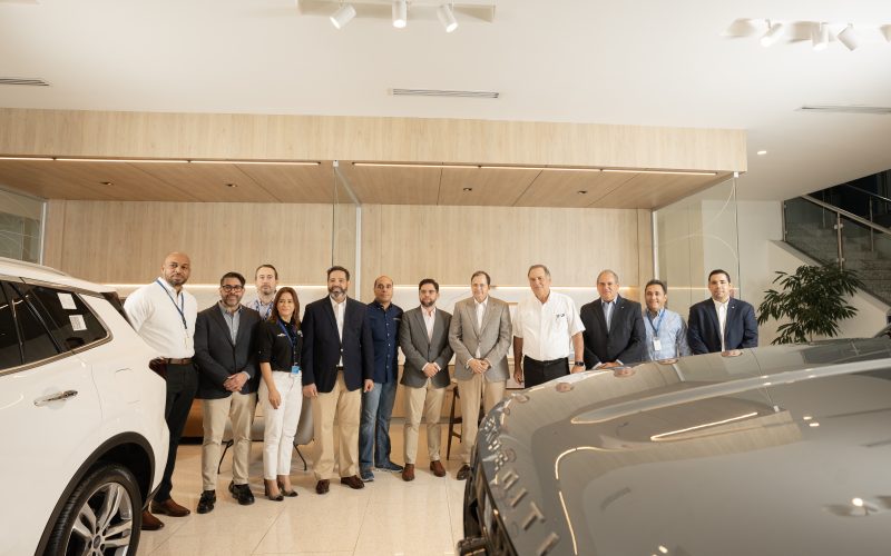 Ejecutivos del Banco BHD visitan Grupo Viamar durante la Feria Fleximóvil.