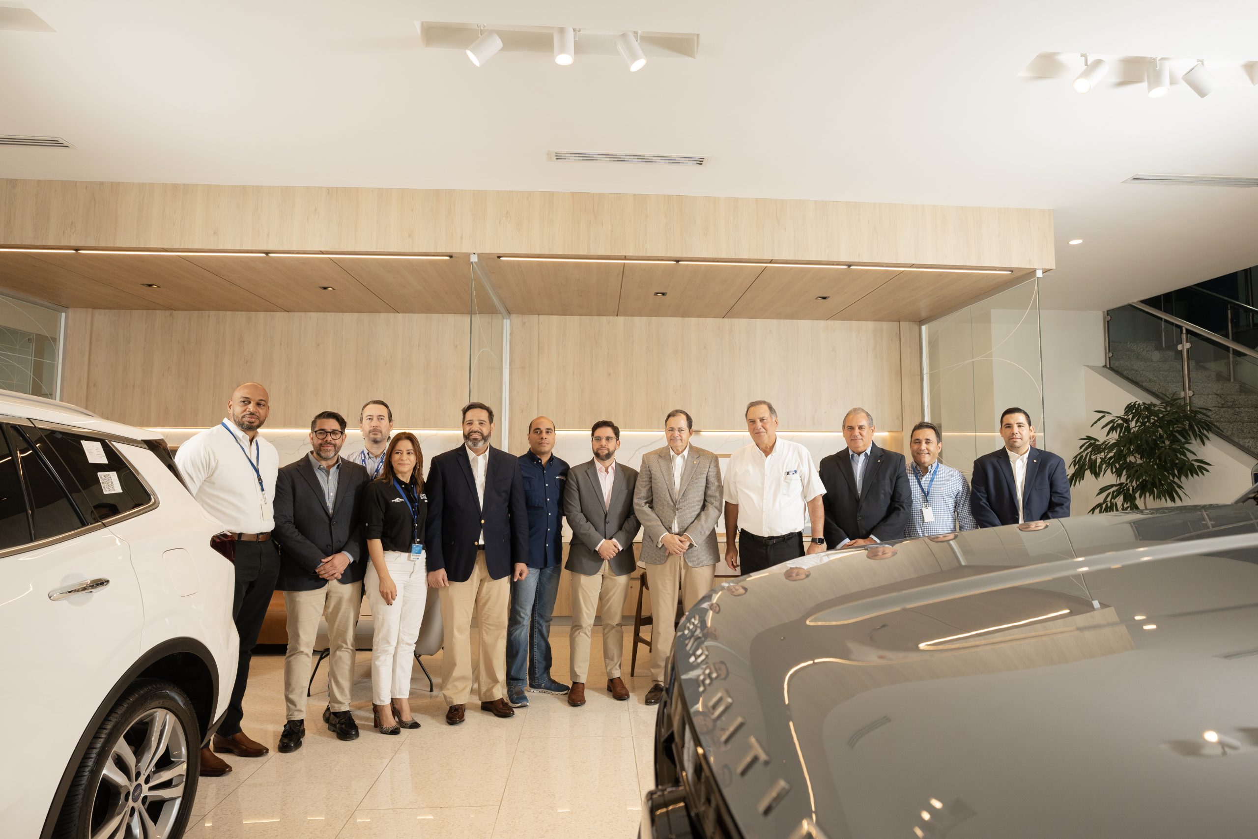 Ejecutivos del Banco BHD visitan Grupo Viamar durante la Feria Fleximóvil.