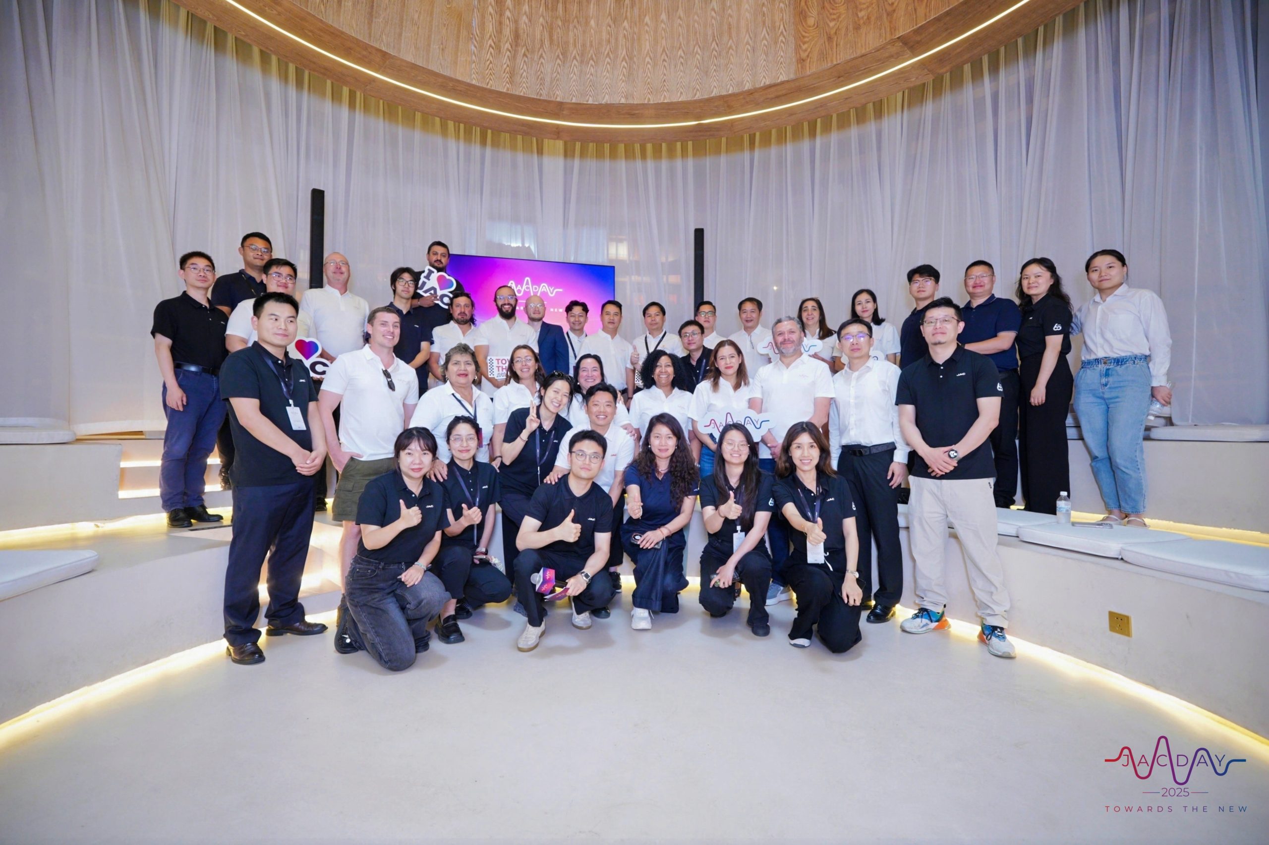 JAC Motors envía a sus heroínas a China para vivir la experiencia definitiva de la marca
