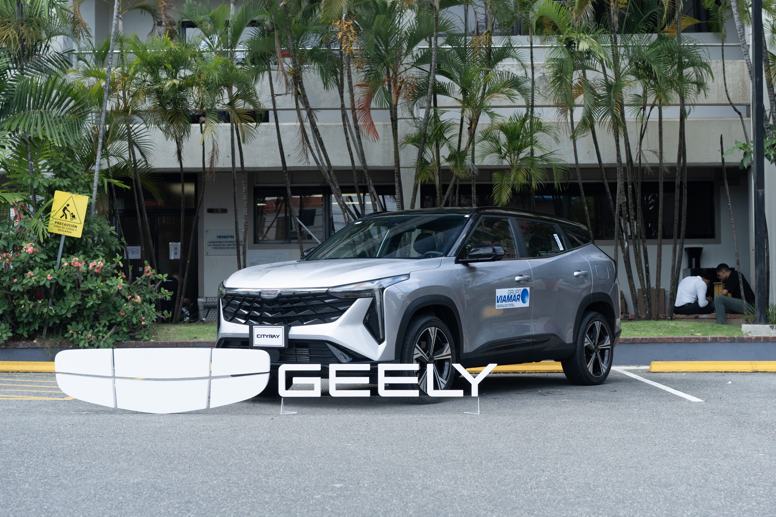 Geely se une a la celebración del Día del Padre en INTEC