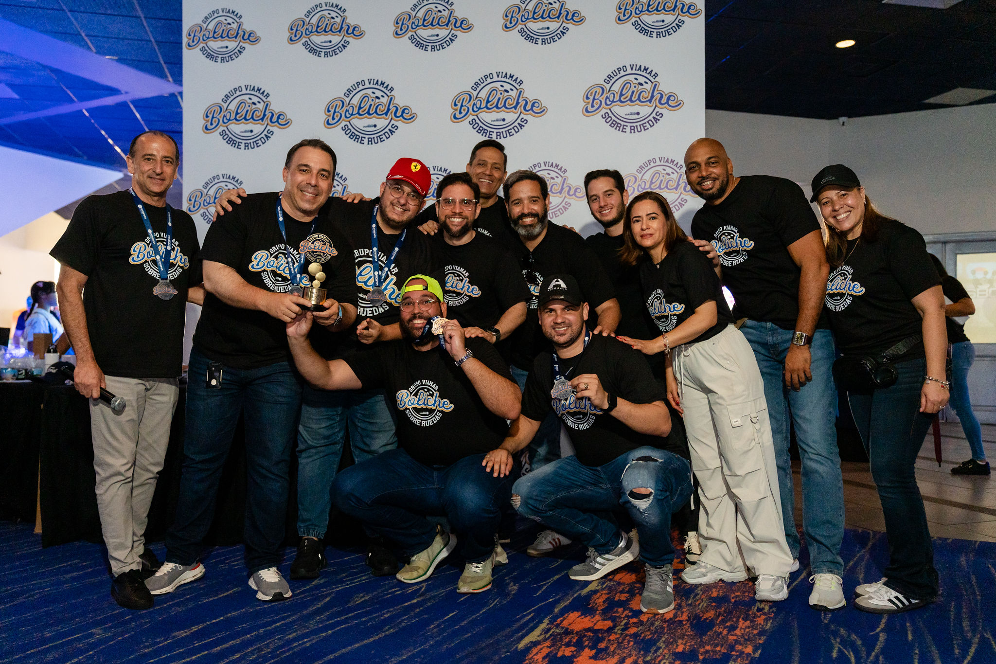 🎳 Diversión y Competencia en Grande: Torneo de Bolos con Nuestros Dealers.
