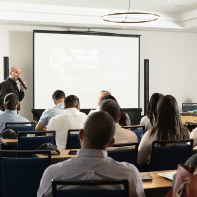 Mazda refuerza la capacitación de su equipo con entrenamiento especializado en Grupo Viamar