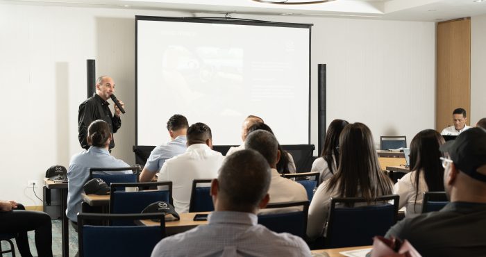 Mazda refuerza la capacitación de su equipo con entrenamiento especializado en Grupo Viamar