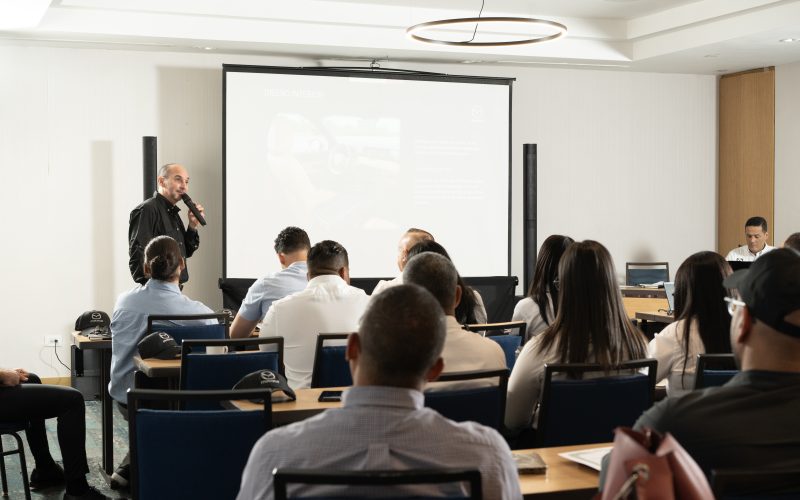 Mazda refuerza la capacitación de su equipo con entrenamiento especializado en Grupo Viamar