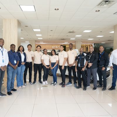 Grupo Viamar reconoce a los técnicos de Loyola con la entrega de certificados de pasantía.