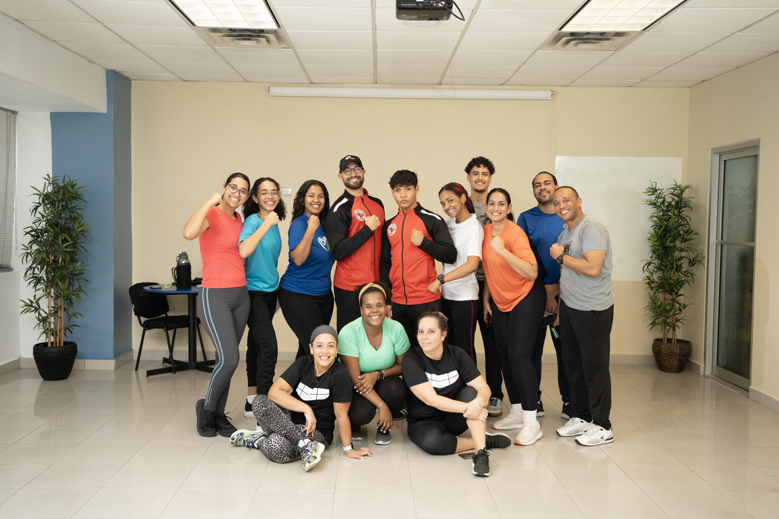 Grupo Viamar promueve el bienestar de sus colaboradores con jornada de combate fitness.