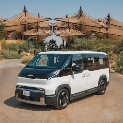 Kia y Red Sea Global lanzan piloto de PBV y exploran una asociación de movilidad a largo plazo