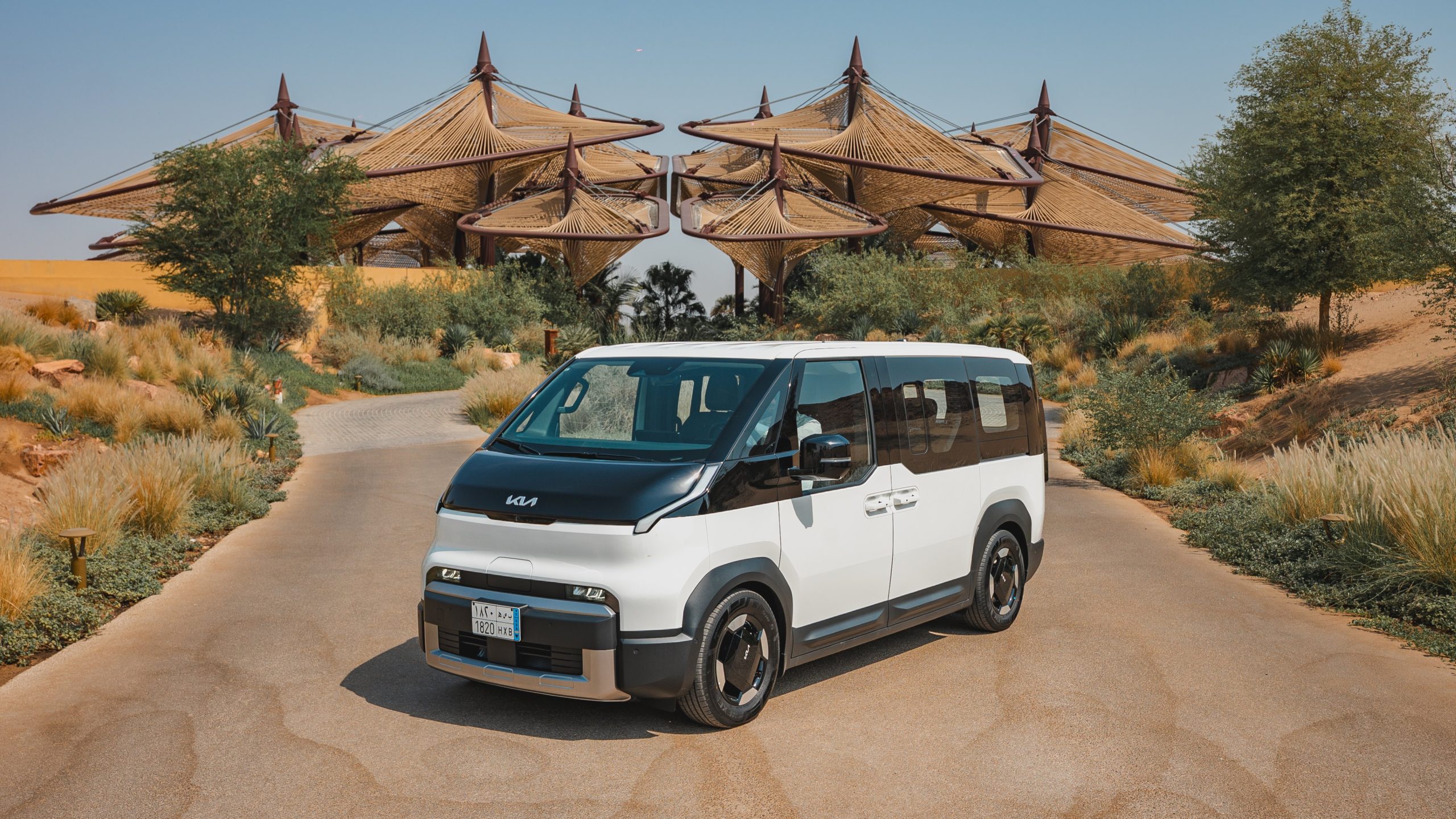 Kia y Red Sea Global lanzan piloto de PBV y exploran una asociación de movilidad a largo plazo