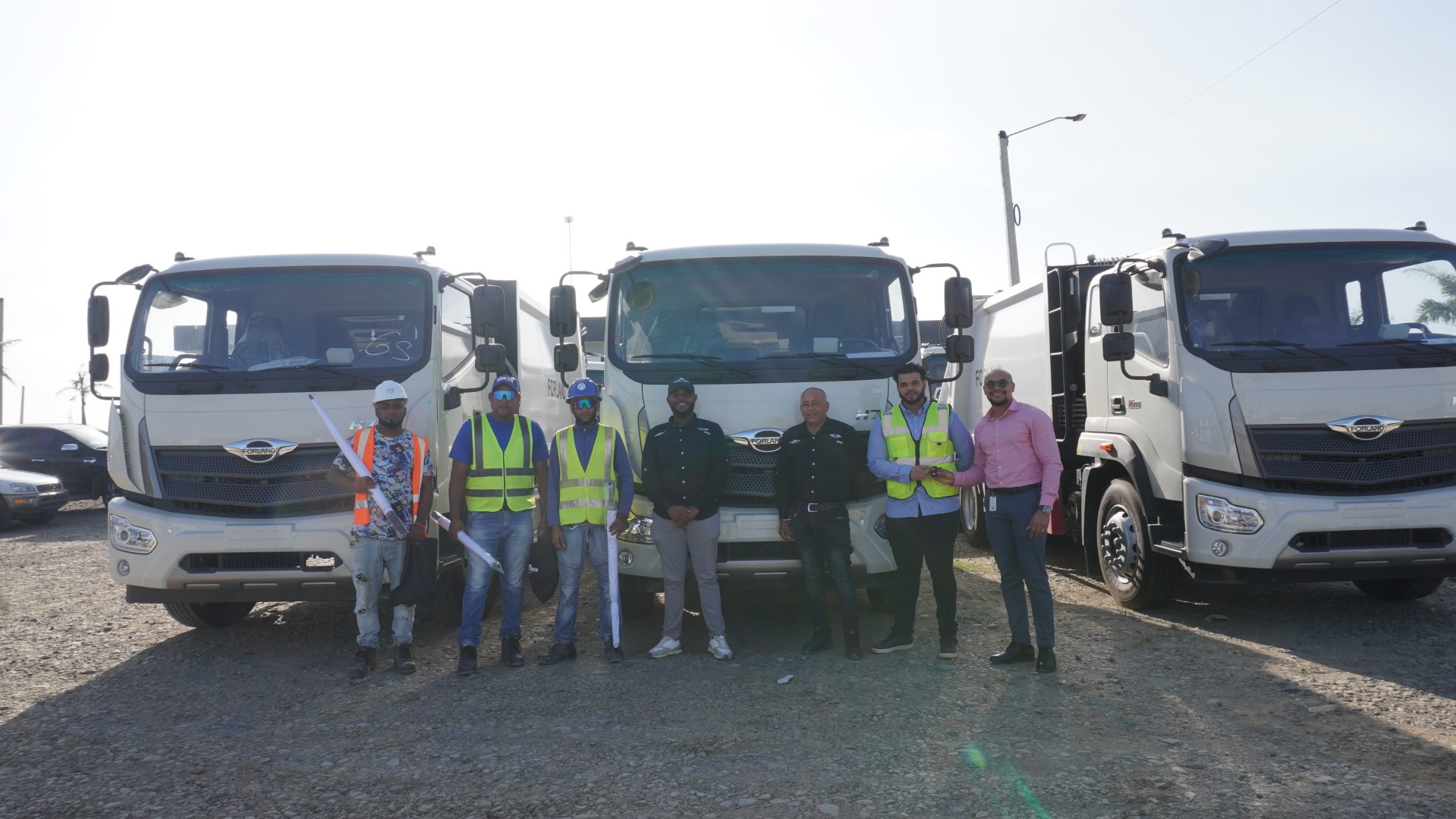 Forland entrega de flota de compactadores y capacitación a Power Truck.