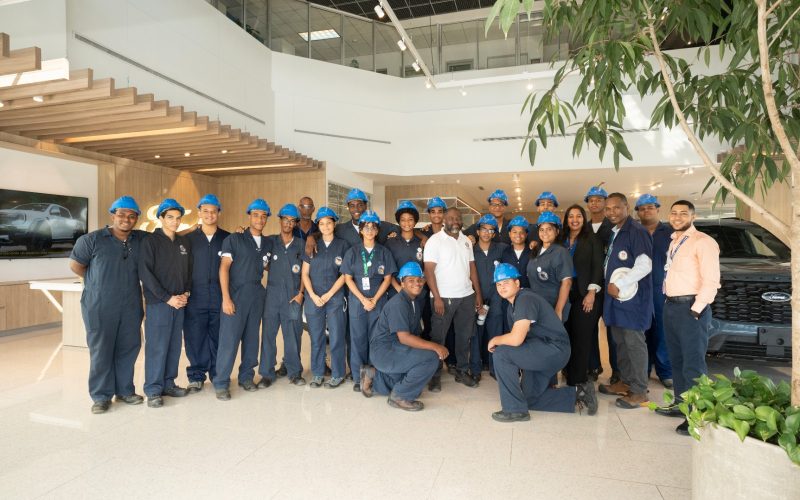 Estudiantes del Colegio Loyola visitan Grupo Viamar para conocer de cerca su operación