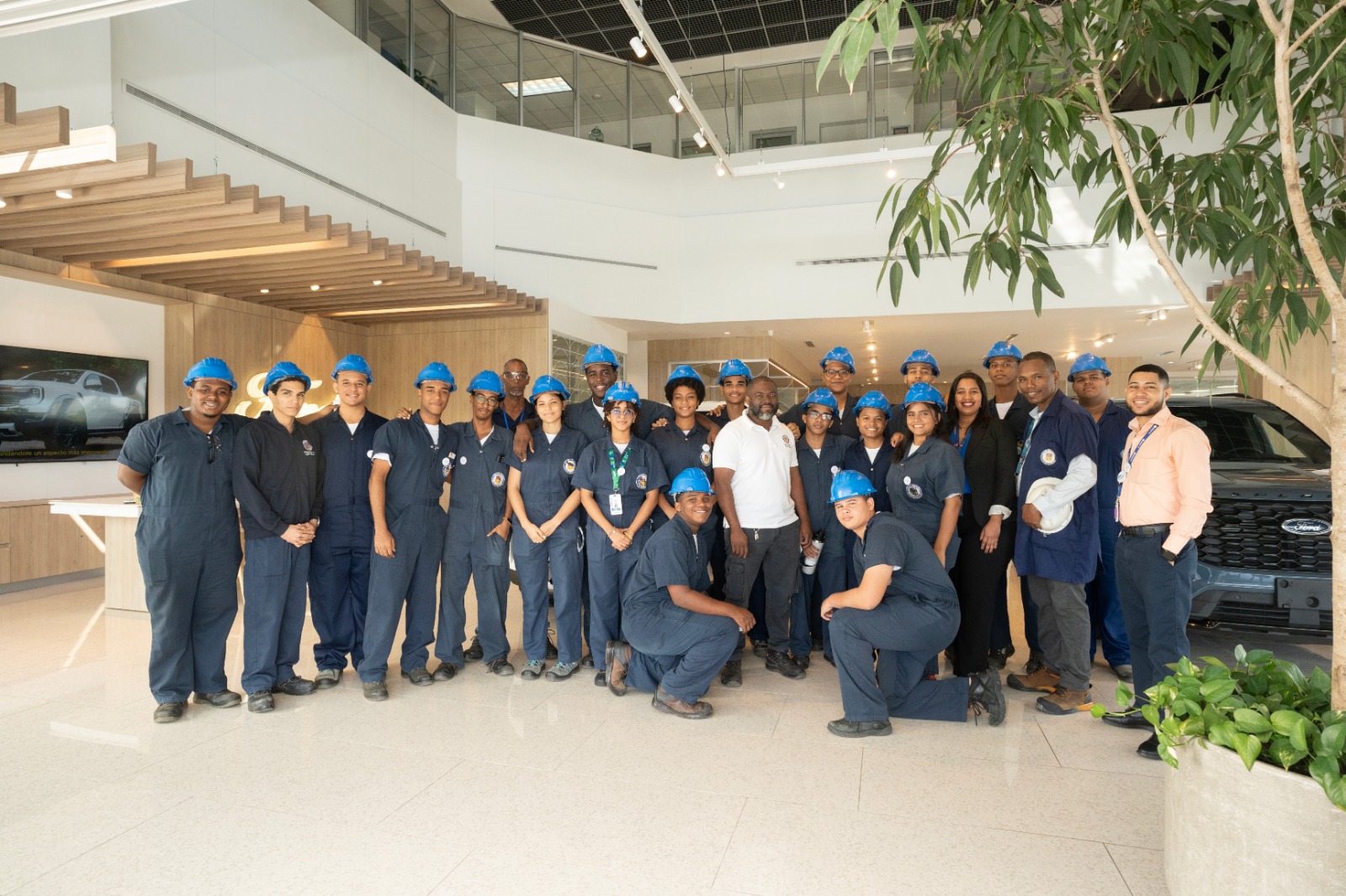 Estudiantes del Colegio Loyola visitan Grupo Viamar para conocer de cerca su operación