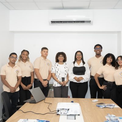 Grupo Viamar recibe estudiantes del Instituto Politécnico Loyola para fortalecer su formación técnica y profesional