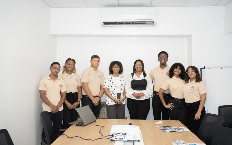 Grupo Viamar recibe estudiantes del Instituto Politécnico Loyola para fortalecer su formación técnica y profesional